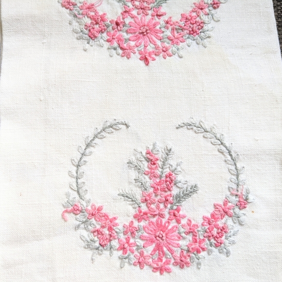 Vintage Linen tea towels hand embroidered set of 3 Scottie dog flowers 1950's - Picture 3 of 5